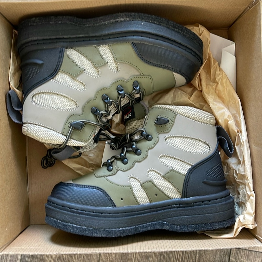 Froggtoggs size 5 men’s wading boots. (Fits size 7 women) never unboxed